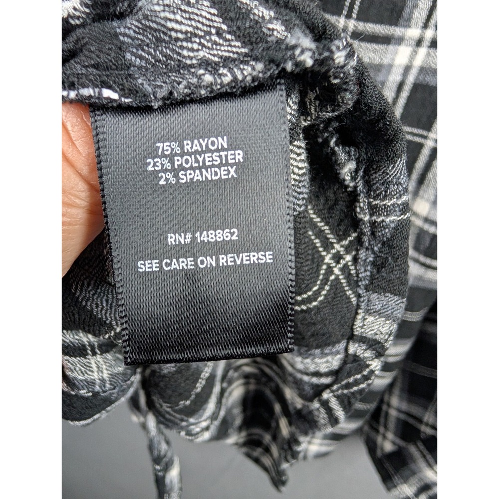 Torrid Womens Black White Plaid V-Neck Long Sleeve Blouse Top Size 0 - Picture 6 of 8